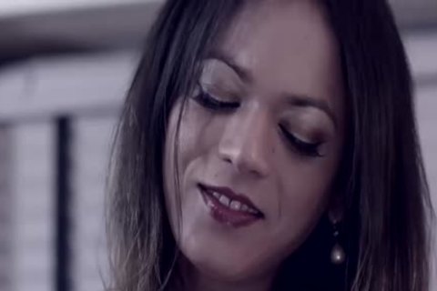 Fetish Tranny Gets Sucked