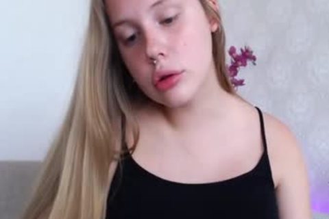Cute Chubby Blonde Wanks LIVE