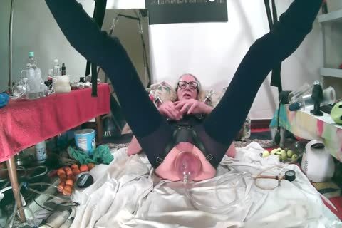 Bobbie Pumping Her Sissypussy!