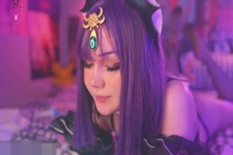 ideal Blondelashe's nineteen Breaking Her wazoo